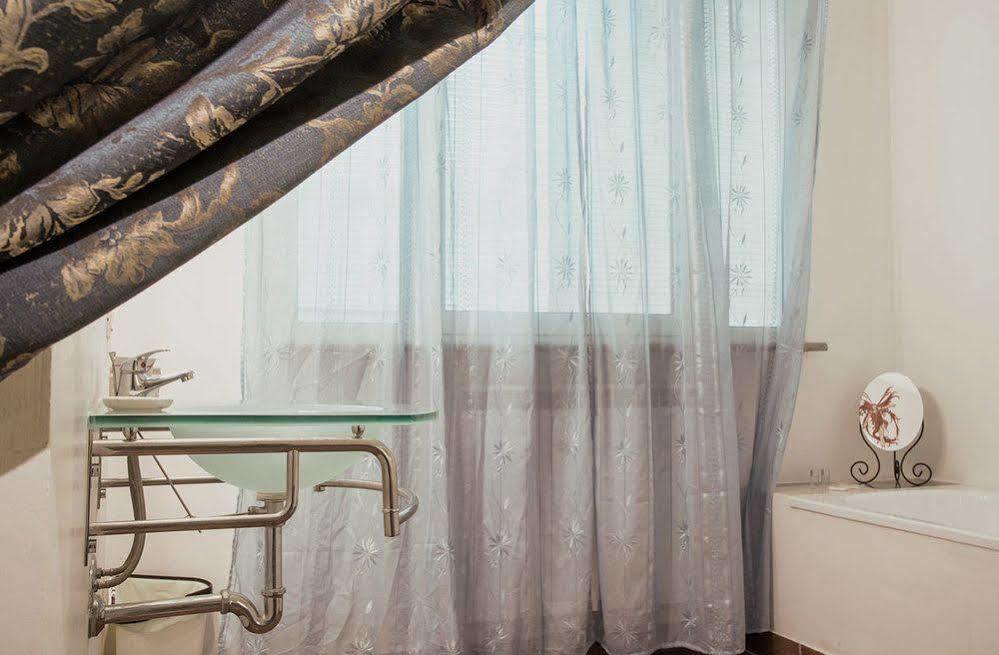 Agriturismo Il Casale Delle Ginestre Фьюмичино Экстерьер фото