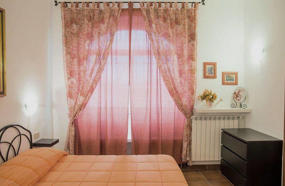 Agriturismo Il Casale Delle Ginestre Фьюмичино Экстерьер фото